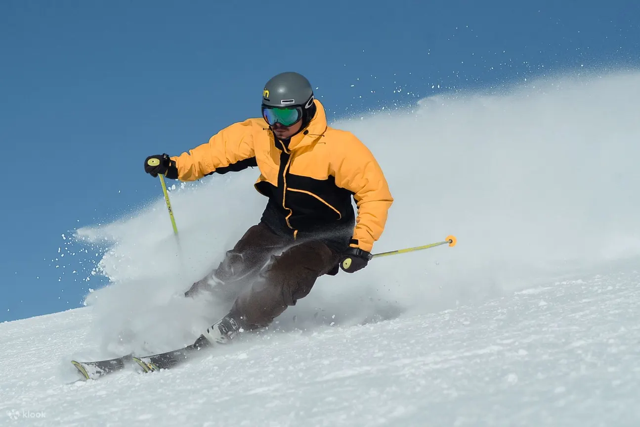Enjoy high-quality powder snow! There is still time to go shopping before returning!